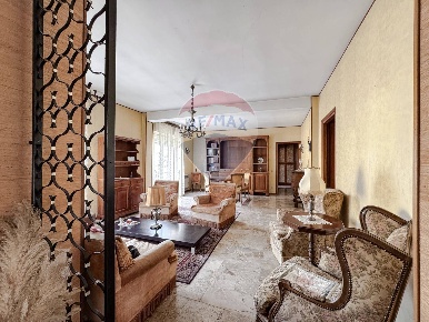 Foto Appartamento in Piazza XXX-XXXI Maggio, Palestro Centro di 180 m²