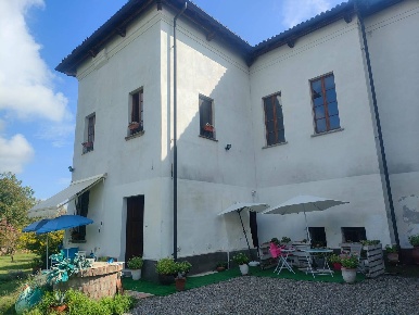 Foto Villa unifamiliare a Arena Po di 630 m² con 15 locali in vendita