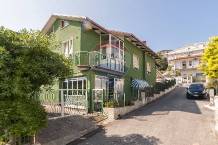Foto Appartamento in VIA PIANO DI CASCINA, Pescara di 146 m² con 5 locali