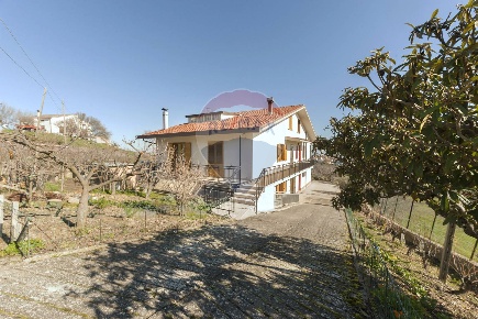 Foto Villa bifamiliare in Contrada Atriena, Gessopalena Morgia di 264 m²