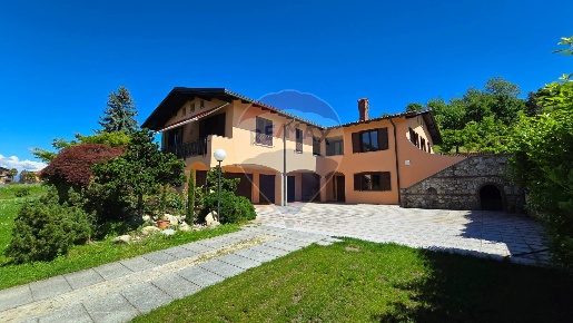 Foto Villa singola in Via Cesare Battisti, Fara Novarese di 363 m²
