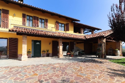 Foto Villa unifamiliare in Località riviera, Monforte d'Alba di 230 m²