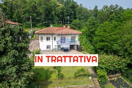 Foto Villa unifamiliare in via confine, Rodero di 154 m² con 4 locali