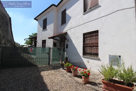 Foto Appartamento in Via Roma, Verrua Po Centro di 138 m² con 3 locali