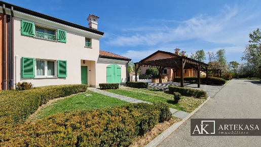 Foto Villa unifamiliare in Via Isidoro, Bogogno Centro di 172 m² in vendita