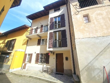 Foto Villa a schiera in Vicolo Indipendenza, Grantola di 250 m² in vendita