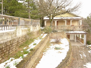 Foto Appartamento in Via Col Martese, Montefortino Centro di 80 m²