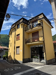 Foto Appartamento in via Manzoni, Castelmarte Centro di 75 m² con 3 locali