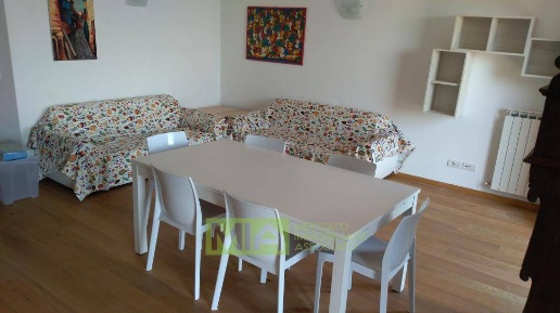 Foto Appartamento in Via Cavour, Massignano Centro di 130 m² con 5 locali