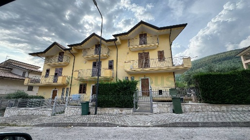 Foto Villa a schiera a Quadrelle di 230 m² con 6 locali in vendita