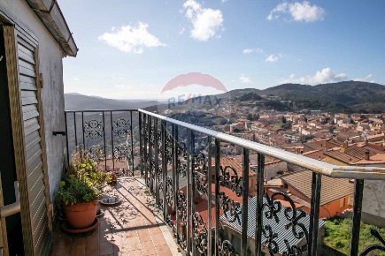 Foto Appartamento a Tonara di 149 m² con 7 locali in vendita