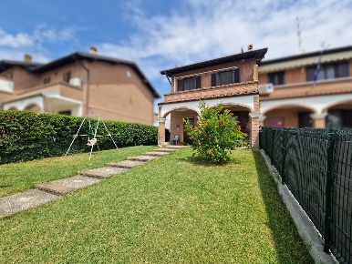 Foto Villa unifamiliare in Via Chiesa, Magherno di 158 m² con 4 locali