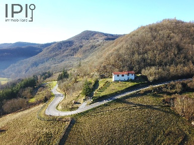 Foto Villa unifamiliare in via Rovereto, Saliceto di 185 m² con 9 locali