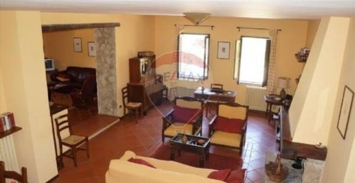 Foto Villa singola a Mottafollone di 277 m² con 8 locali in vendita