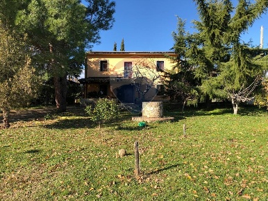 Foto Villa singola a Mottafollone di 277 m² con 8 locali in vendita