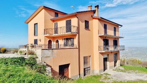 Foto Villa bifamiliare in Strada Statale 303, Guardia Lombardi di 423 m²