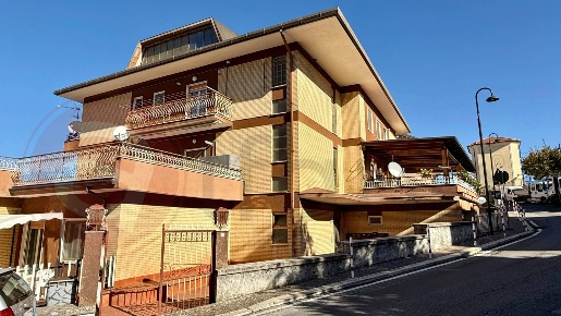 Foto Appartamento in Via Don Giuseppe Corda, Santopadre Centro di 108 m²