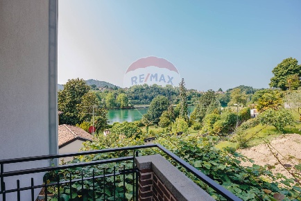Foto Appartamento in Via Cortivo, Sarnico di 135 m² con 5 locali in vendita
