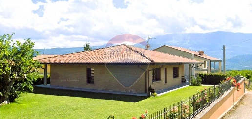 Foto Villa singola in Via della Chiusa, Poggio Picenze di 400 m² in vendita