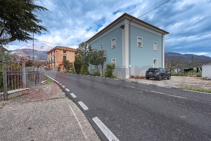Foto Villa singola in Via Colle Posta, Picinisco di 413 m² con 15 locali