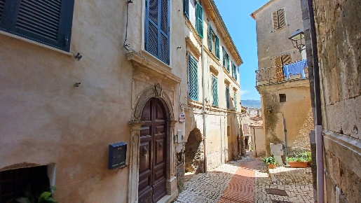 Foto Appartamento a Prossedi Centro di 100 m² con 5 locali in vendita