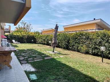 Foto Appartamento in VIA SARAGAT, Ancona Torrette di 100 m² con 7 locali