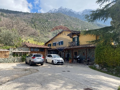 Foto Appartamento a Pacentro di 500 m² con 12 locali in vendita
