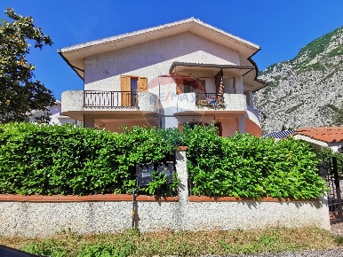 Foto Villa singola in Viale Maiella, Fara San Martino di 320 m² in vendita
