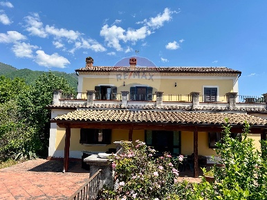 Foto Villa unifamiliare in Via Rivo, San Potito Sannitico in vendita