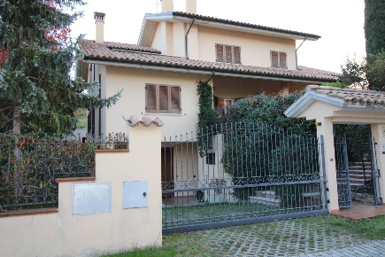 Foto Villa singola in via ugo foscolo, Appignano del Tronto di 500 m²