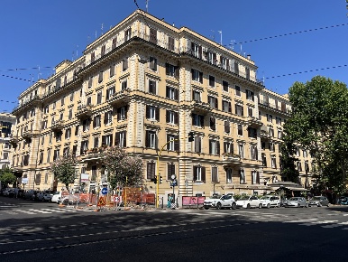 Foto Appartamento in Viale Liegi 1, Roma Pinciano - Villa Ada di 102 m²