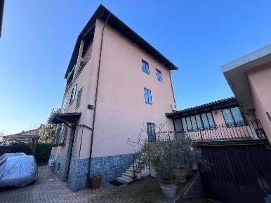 Foto Appartamento in Via MONTE CENGIO 7, Torino di 80 m² con 3 locali