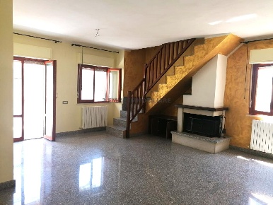 Foto Appartamento in VIA EMIDIO LUZI, Ascoli Piceno di 130 m² con 6 locali