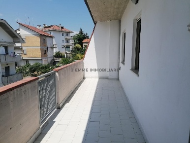 Foto Appartamento in VIA EMIDIO LUZI, Ascoli Piceno di 130 m² con 6 locali