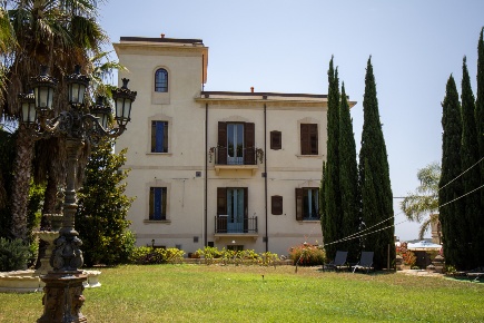 Foto Villa unifamiliare in Via pola 2, Noto Centro di 500 m² con 18 locali