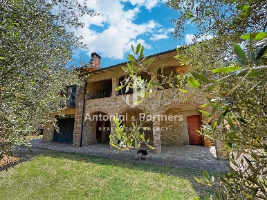 Foto Villa unifamiliare in Viale Consolazione, Todi Madonna Alta - Prepo
