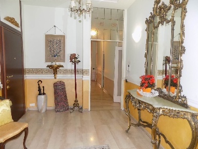 Foto Appartamento in via camperio  8, Monza Centro Storico di 125 m²