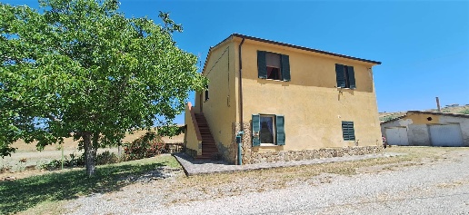 Foto Villa unifamiliare a Castel del Piano di 280 m² con 8 locali
