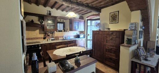 Foto Appartamento a Carrara Centro di 178 m² con 8 locali in vendita