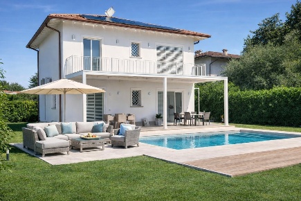 Foto Villa unifamiliare in via abruzzi 35, Pietrasanta di 192 m² in vendita