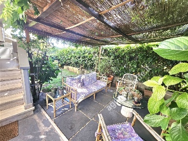 Foto Villa a schiera a Massa Marina di Massa Centro di 120 m² con 6 locali