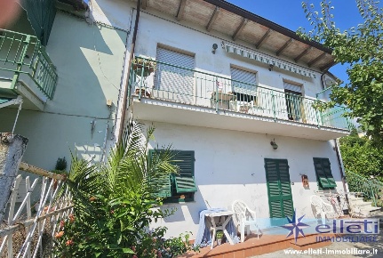 Foto Appartamento a Massa Centro di 110 m² con 5 locali in vendita