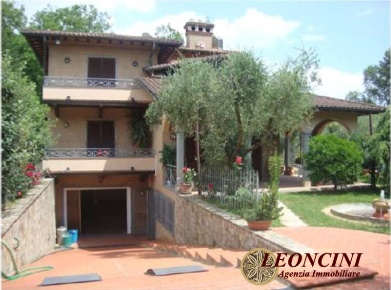 Foto Villa unifamiliare in Via del Melaro, Massa Romagnano di 430 m²