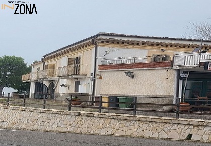 Foto Appartamento in Via S. Rocco, Farindola Centro di 173 m² con 5 locali