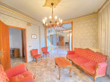Foto Appartamento in Via Monfalcone, Francofonte di 153 m² con 5 locali