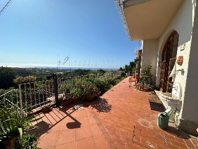 Foto Villa bifamiliare in via capae, Boissano Centro di 150 m² con 3 locali