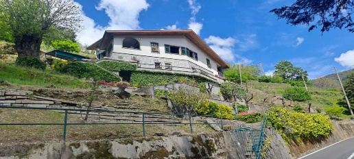 Foto Villa unifamiliare in Strada Provinciale della Scoglina, di 318 m²
