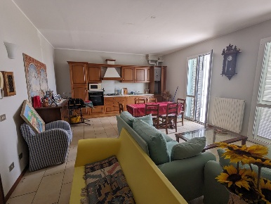Foto Appartamento in via Vittorio Emanuele, Zenevredo di 90 m² con 3 locali