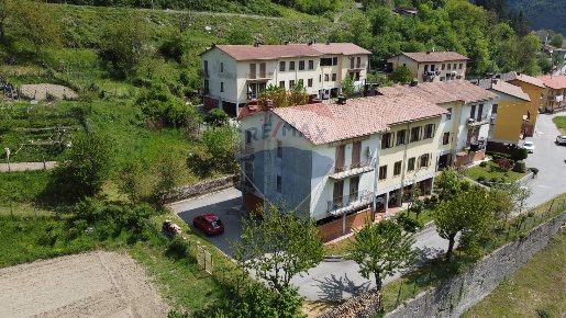 Foto Appartamento in Via della Repubblica, Vagli Sotto di 112 m² in vendita