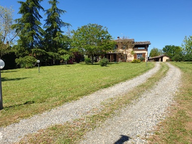 Foto Villa unifamiliare a Carentino di 270 m² con 7 locali in vendita